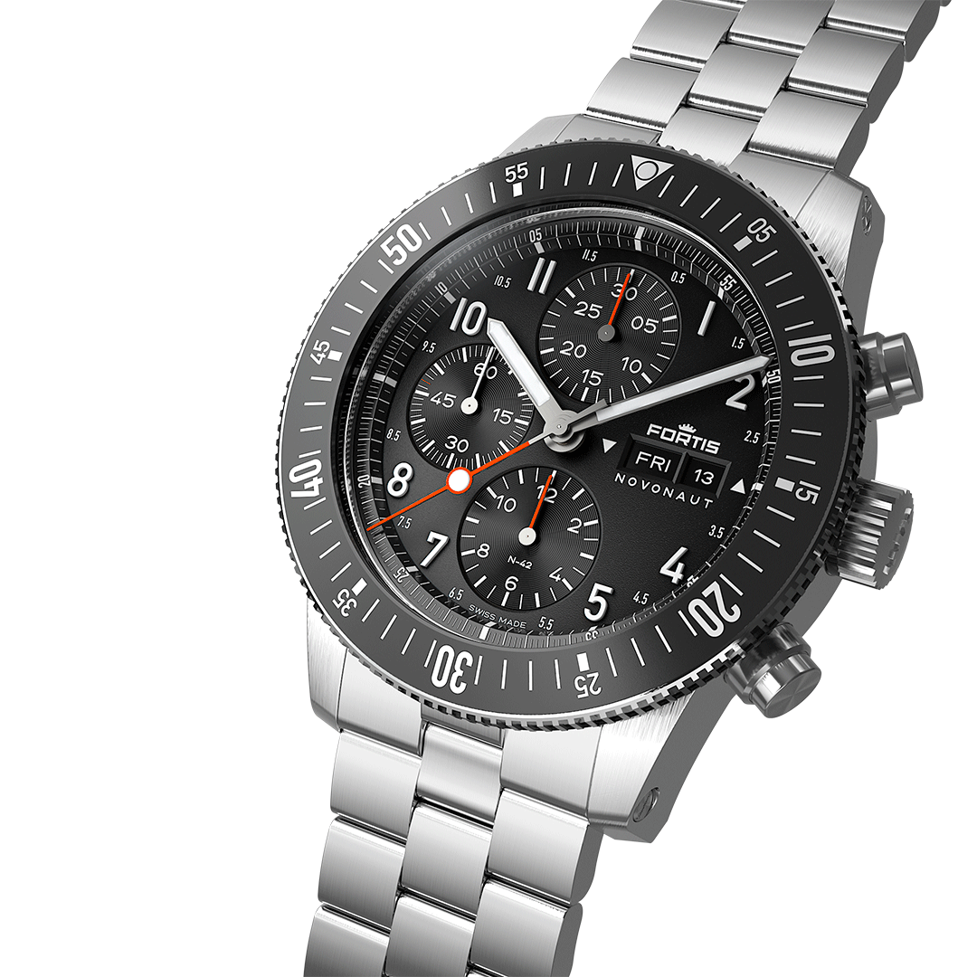Fortis Novonaut N-42 Legacy Edition auf Block Bracelet