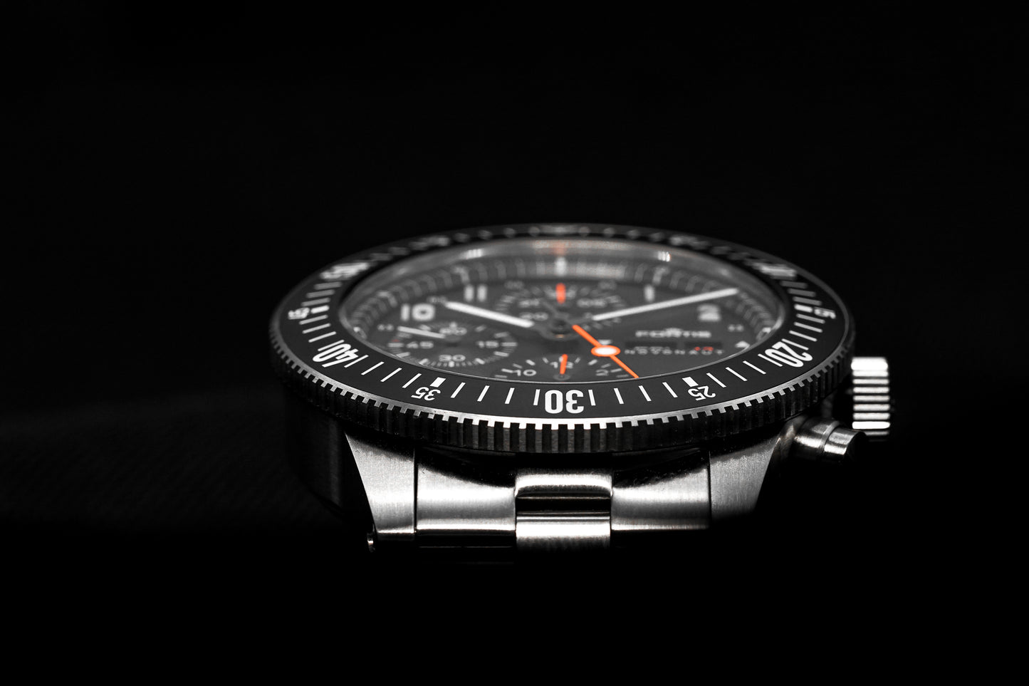 Fortis Novonaut N-42 Legacy Edition auf Block Bracelet