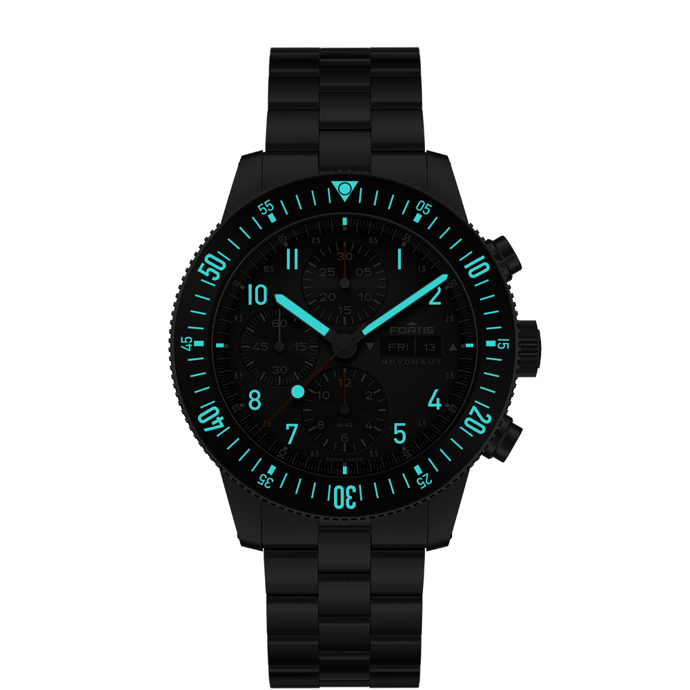 Fortis Novonaut N-42 Legacy Edition auf Block Bracelet