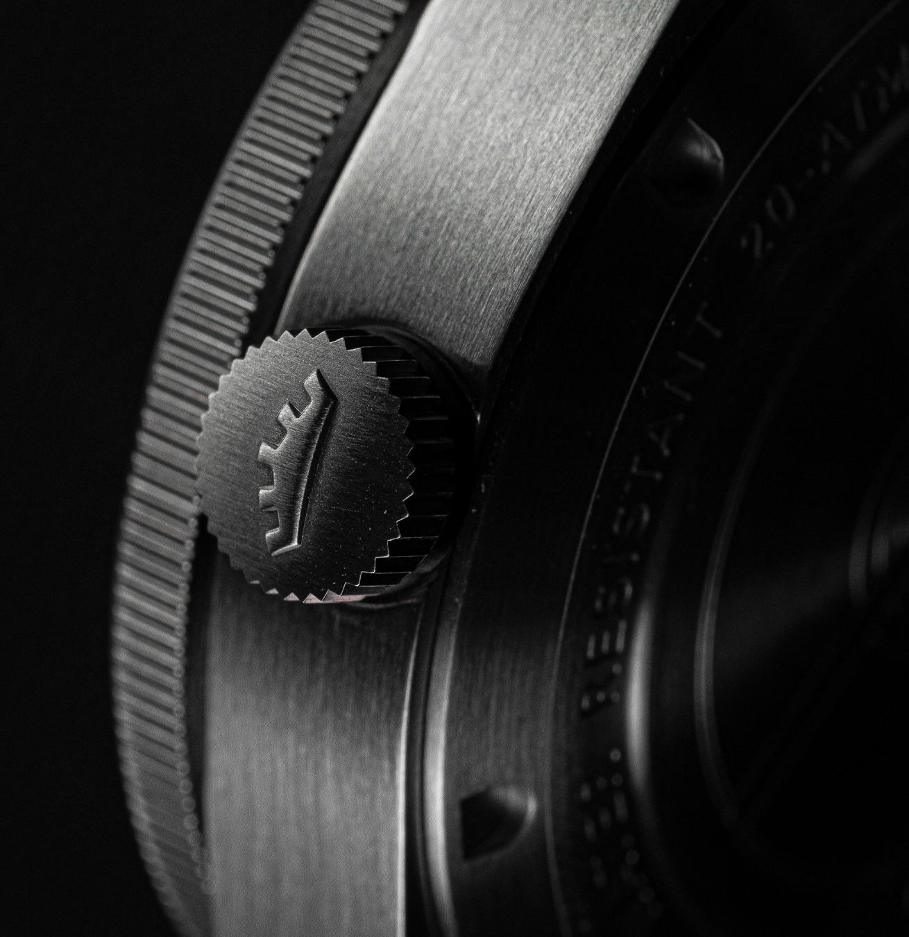 Fortis Flieger F-39 auf Block Bracelet