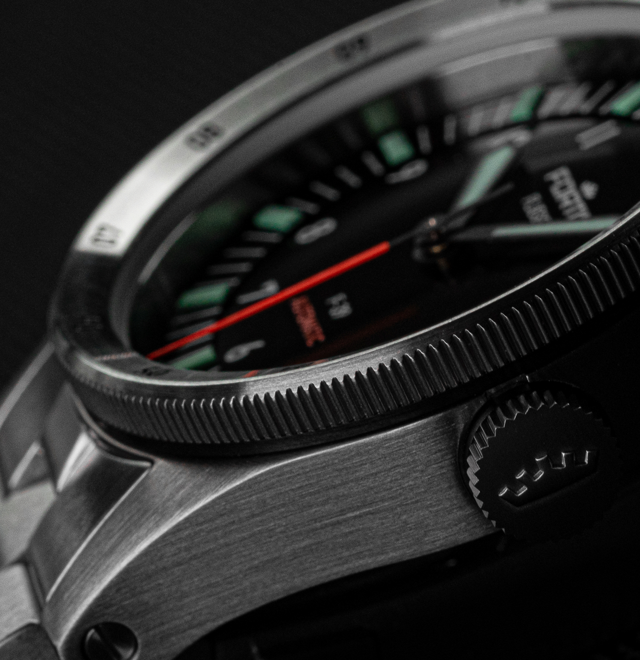 Fortis Flieger F-39 auf Block Bracelet