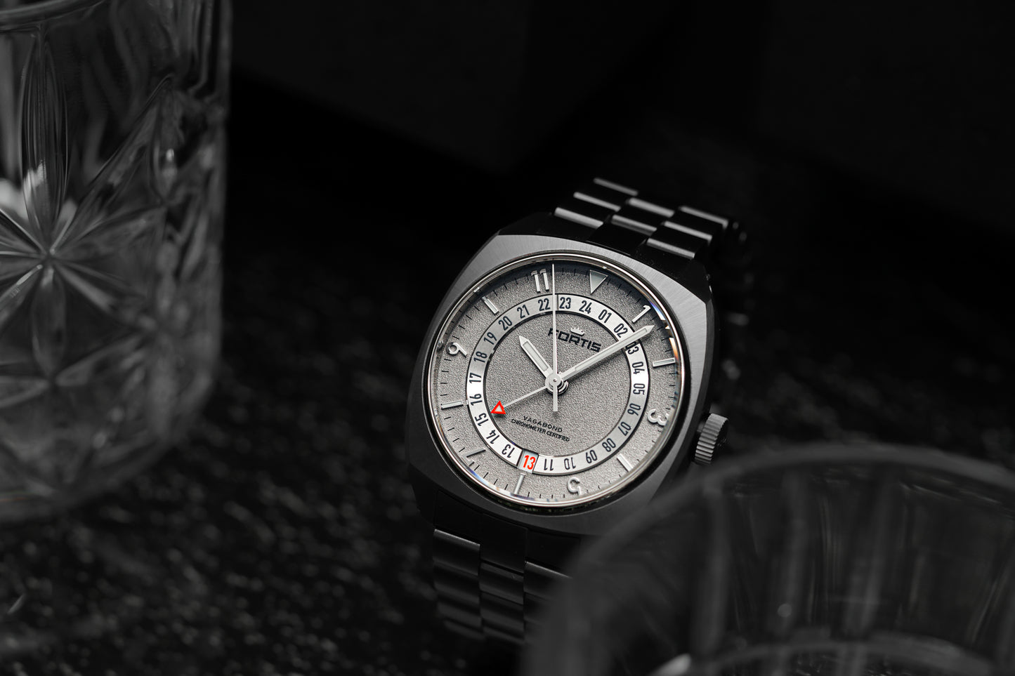 Fortis V-40 Vagabond Stormy Grau auf Block Bracelet