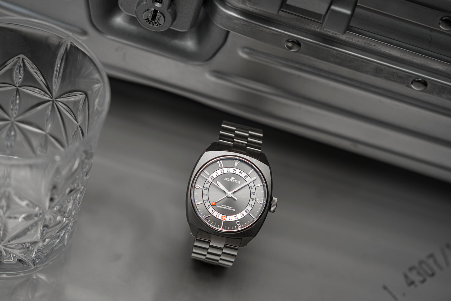 Fortis V-40 Vagabond Urban Shadow auf Block Bracelet (Kopie)