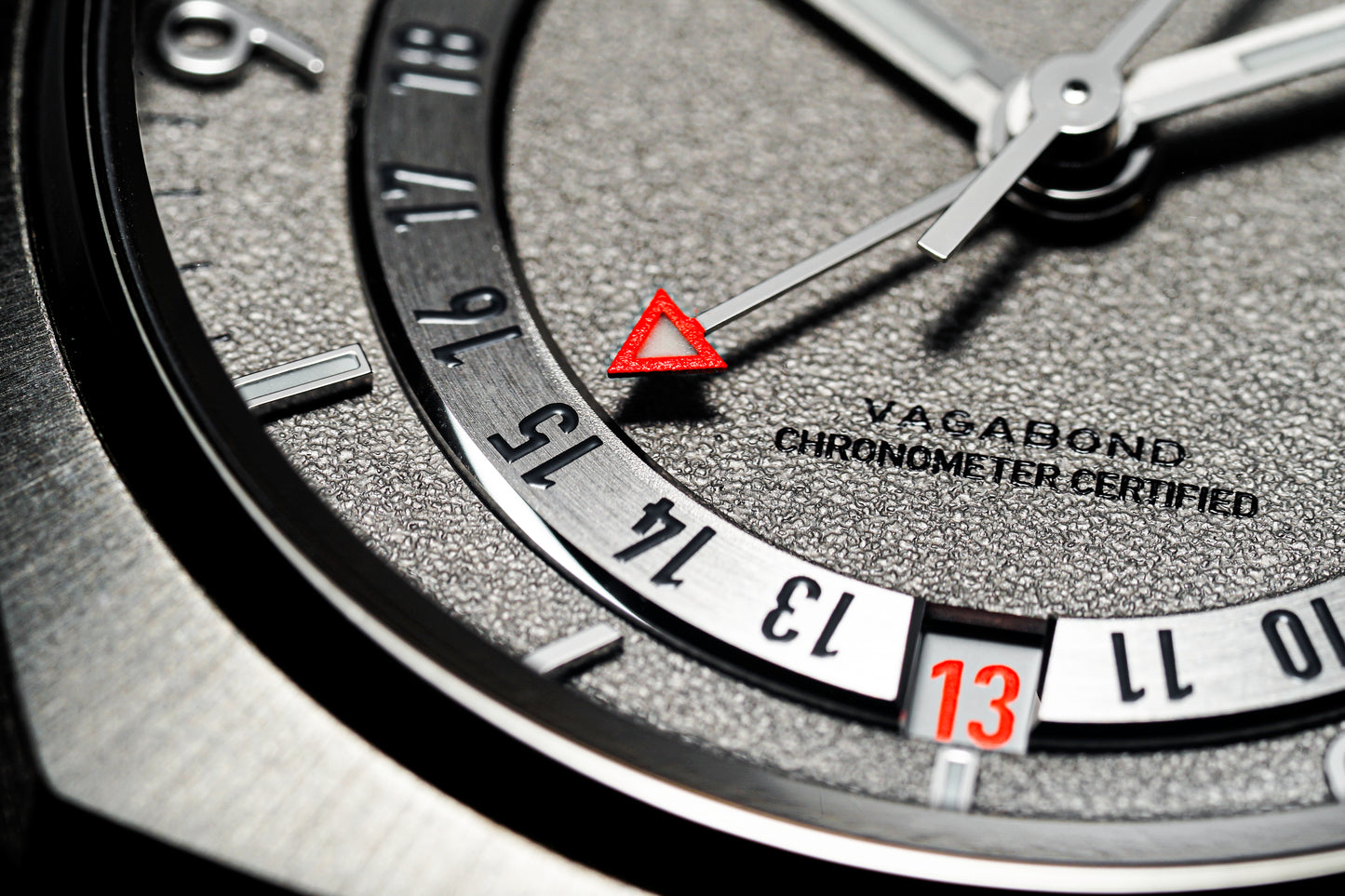 Fortis V-40 Vagabond Stormy Grau auf Block Bracelet