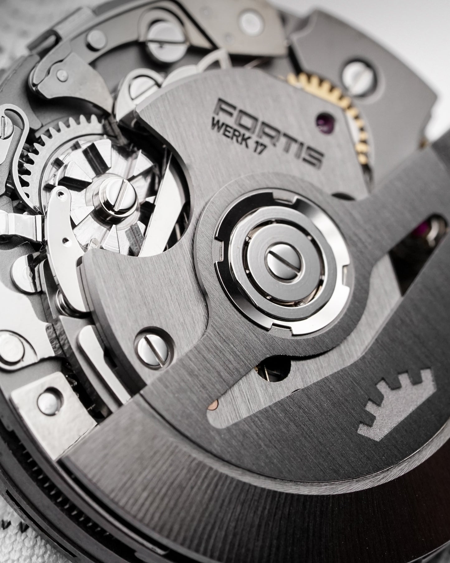 Fortis Stratoliner S-41 Reentry Edition auf Block Bracelet