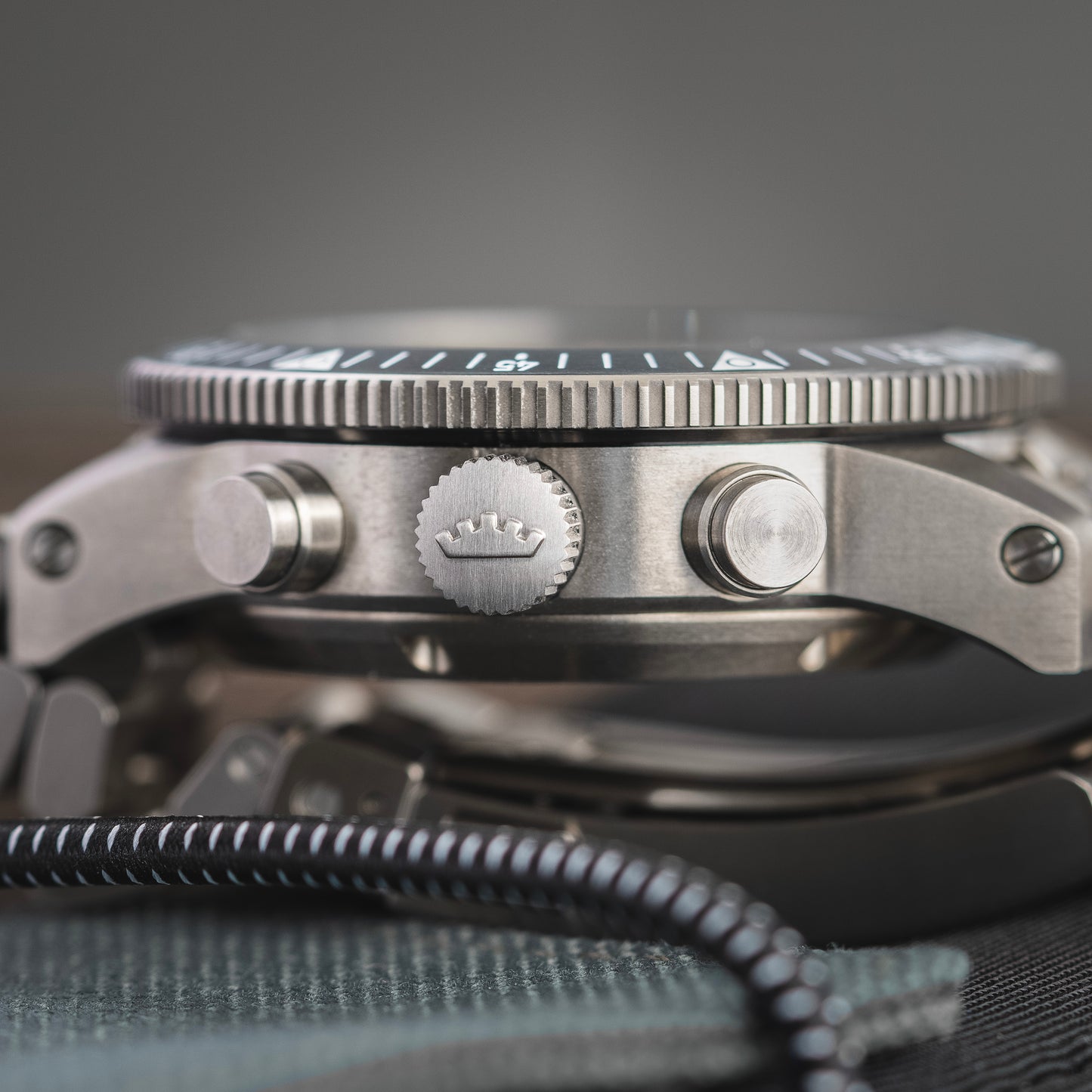 Fortis Novonaut Titan N-42 Amadee-24 auf Block Bracelet Edition 100