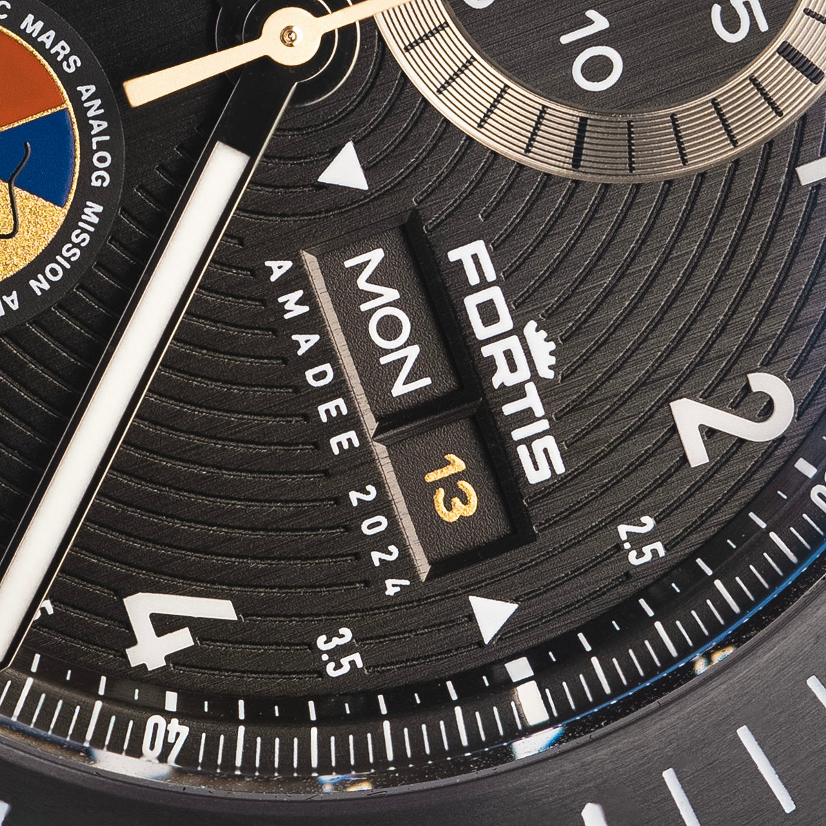 Fortis Novonaut Titan N-42 Amadee-24 auf Block Bracelet Edition 100