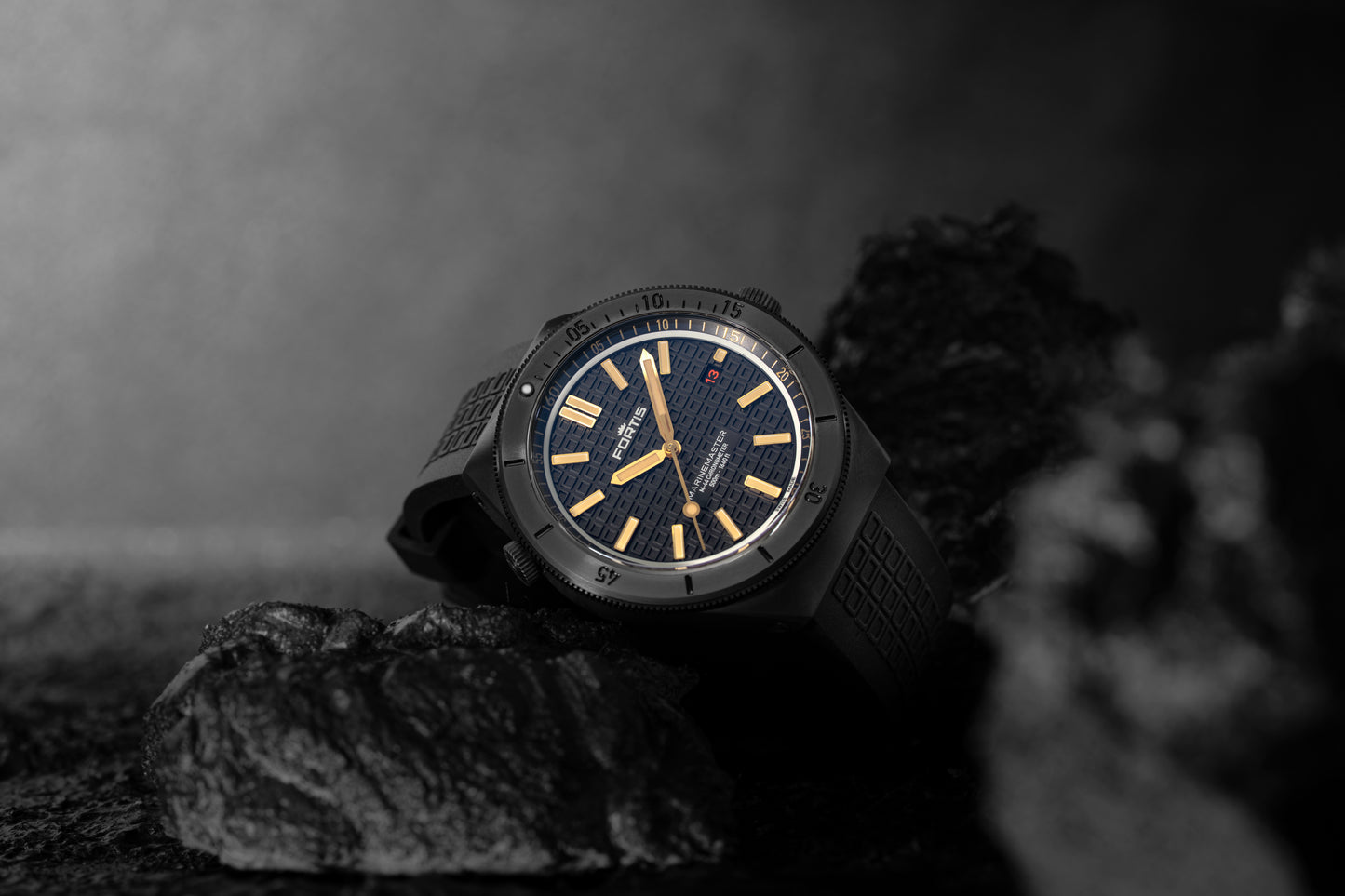 Marinemaster M-44 DLC Black Resin auf Horizon Strap, F8120031