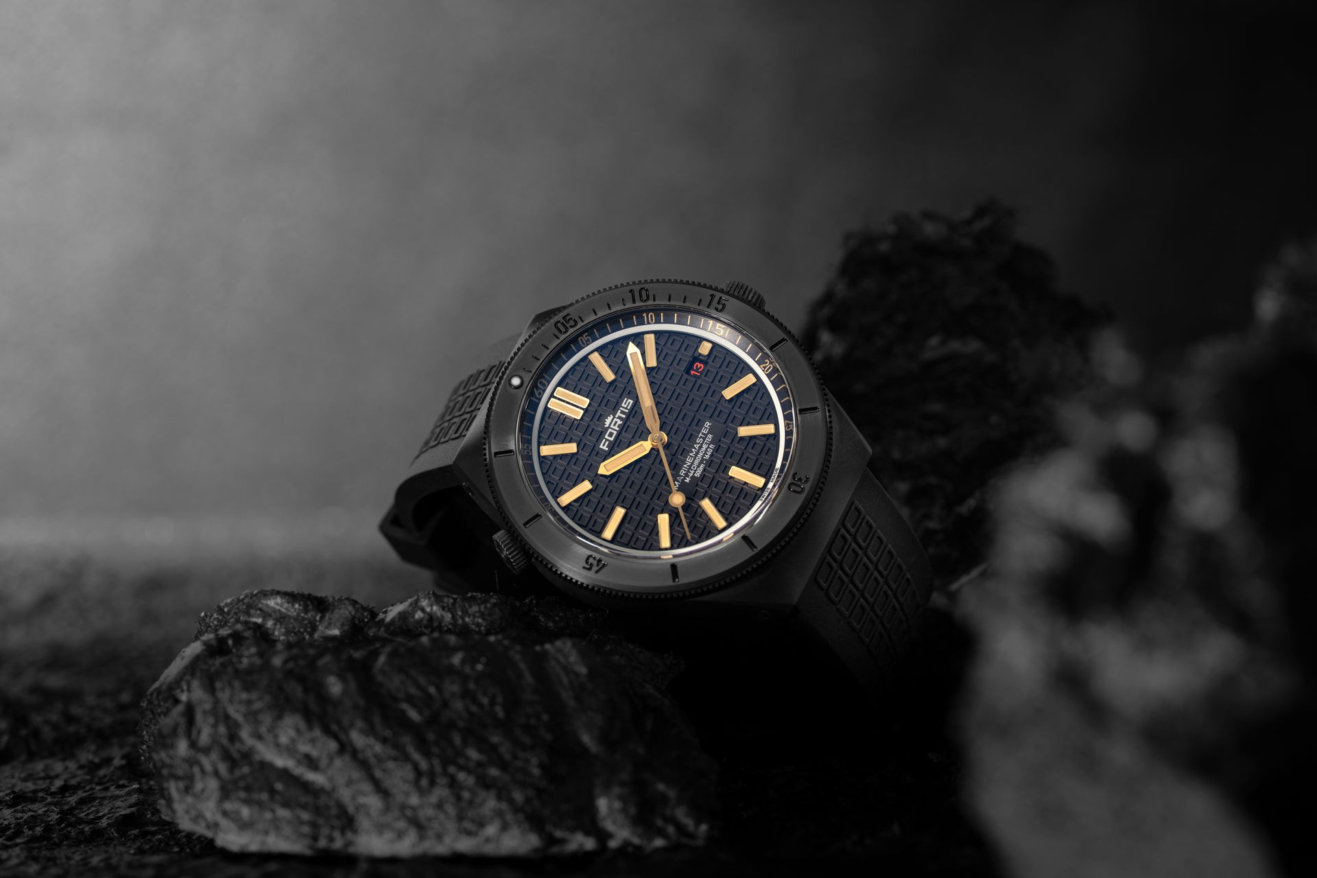 Marinemaster M-44 DLC Black Resin auf Horizon Strap, F8120031